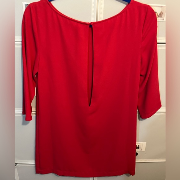 NWOT-LEITH MINI SHIFT BOATNECK DRESS W/KEY HOLE BACK SZ: XS & COLOR IS PINK/RED - Picture 3 of 10